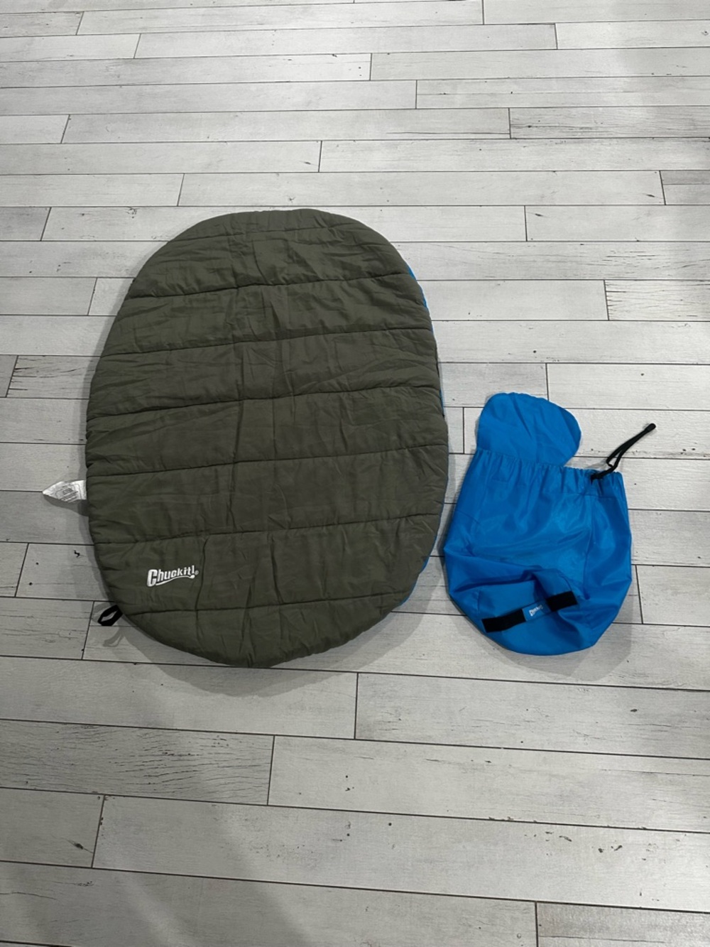 New without tags olive Dog Bed with Blue Storage Pouch